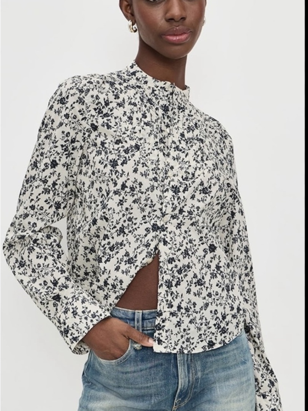 Banana Republic factory Cream and Navy Floral Button-Up Blouse